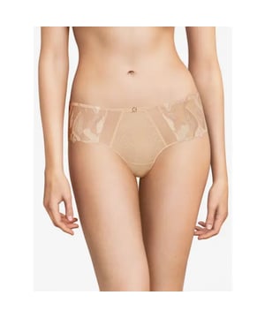 
Verrijk je stijl met onze Shorty, die zowel moderne allure als geruststellende dekking biedt. Dit chique stuk pronkt met een eigentijdse mix van materialen, waaronder een dieren-geïnspireerd kanten patroon, fijne tule en veelkleurig borduurwerk voor een vleugje verfijning.

De achterkant, vervaardigd uit schoon gesneden microfiber breisel, staat garant voor ongeëvenaard comfort en naadloze onzichtbaarheid onder kleding. Een inzet van kant aan de bovenkant van de achterkant voegt een vleugje sensualiteit toe, waardoor de algehele aantrekkingskracht van de shorty wordt versterkt. Het kostbare plaatje wordt compleet gemaakt door een prachtig vervaardigd sieraad dat de taille siert, voor een laatste vleugje elegantie.

Ontworpen met verfijnde en vrouwelijke details, heeft de voorkant van de shorty een breisel gevoerd met lycra tule, inclusief een inzet van kant aan de bovenkant van de achterkant. Uitsparingen van rigide tule en veelkleurig mat en glanzend borduurwerk sieren de zijkanten en voegen glamour toe aan elk detail. De achterkant, volledig in naadloos breisel, staat garant voor comfort en onzichtbaarheid onder kleding. Het sieraad aan de taille voegt een verfijnd element toe aan deze kostbare shorty.


 * Borduurwerk: 100% Polyester
 * Kant: 78% Polyamide, 22% Elastaan
 * Tule: 100% Polyester
 * Voering Tule (Voorkant): 84% Polyamide, 16% Elastaan
 * Stiksel: 73% Polyamide, 27% Elastaan
 * Voering Stiksel (Onderkant): 100% Katoen