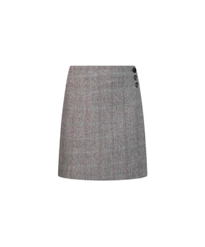 
<p><span lang="nl">De Fiene rok is een chique en verfijnd exemplaar dat je garderobe moeiteloos naar een hoger niveau tilt. Ontworpen met een hoge taille, creëert het een flatterend silhouet dat de taille accentueert. De lichte A-lijn pasvorm valt sierlijk, waardoor hij de hele dag comfortabel is. Deze rok heeft een knoopsluiting aan de zijkant en voegt een uniek detail toe aan het ontwerp. Volledig gevoerd met zacht katoen, zorgt voor comfort op de huid. De Fiene Rok is gemaakt van een hoogwaardige wolmix en heeft een klassiek ruitpatroon dat tijdloze elegantie toevoegt. Deze rok is perfect voor zowel professionele omgevingen als casual uitstapjes en is een veelzijdige toevoeging aan je collectie.</span></p><br>Kleur: Dark grey check <br>
Materiaal: 60% Wool, 40% Polyester