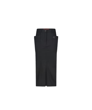
De Petra skirt technical jersey SU524238 van JANE LUSHKA is een lange rok met split aan de voorkant, rits-knoopsluiting, riemlusjes, opgestikte zakken aan de voorkant en een zijwaardse split aan de achterkant. Deze rok is uitgevoerd in de kleur Army en het model op de foto is 1.79cm lang en draagt maat S.