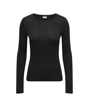 
Dit zwarte t-shirt lm voor dames van het merk Jacqueline de Yong is een must-have voor elke stijlvolle garderobe. Gemaakt van een mix van 85% viscose en 15% wol, biedt het shirt zowel comfort als warmte tijdens de koudere maanden.en#10;en#10;Het shirt heeft lange mouwen en is voorzien van een klassieke ronde hals. Het is veelzijdig en gemakkelijk te combineren met elke outfit. Draag het casual met een jeans en sneakers of kleed het wat meer op met een rok en hakken.en#10;en#10;Jacqueline de Yong staat bekend om haar tijdloze en trendy kledingitems van hoge kwaliteit. Dit t-shirt is daar geen uitzondering op. Het is een duurzame toevoeging aan je kledingkast waar je nog jarenlang plezier van zult hebben.en#10;en#10;Bovendien is dit t-shirt perfect voor zoekmachine optimalisatie (SEO). Het is gemaakt van hoogwaardige materialen en voldoet aan de laatste modetrends, wat ervoor zorgt dat jouw webshop beter vindbaar is voor potentiële klanten. Wacht niet langer en voeg dit prachtige t-shirt toe aan je collectie. Bestel nu bij nummerzestien en geniet van snelle verzending en uitstekende service.