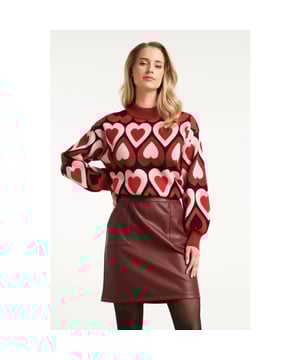 
Deze stijlvolle knit top van Smashed Lemon in bordeaux en multicolour tinten voegt warmte, kleur én karakter toe aan je herfst- en wintergarderobe. De haartjesstructuur zorgt voor een zachte textuur met een speels effect. De top heeft een ronde hals met opstaand boordje (stand), lange pofmouwen, en een kort, losvallend silhouet dat comfortabel zit en moeiteloos te combineren is. Dankzij het ademende materiaal met 52% viscose is deze top licht en aangenaam om te dragen. Belangrijke punten: - Warme bordeaux basis met multicolour haartjesstructuur – trendy en uniek - Ronde hals met opstaand boordje en lange pofmouwen – vrouwelijk en modern - Losvallende, korte pasvorm – ideaal voor laagjes of op een high-waisted broek - Gemaakt van 52% viscose – zacht, soepel en ademend - Perfect voor herfst- en winterlooks met een vrolijke twist Specificaties :

 
 * Stijl: Gebreide Tops 
 * Print: Haartjes 
 * Pasvorm: Losvallend 
 * Lengte: Kort 
 * Model is: 173 cm tall and wears size S/36 
 * Country