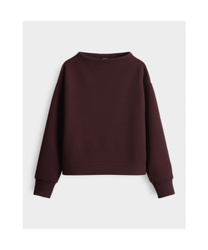 
Deze prachtige brique gekleurde Opus sweater voor dames is de perfecte toevoeging aan je kledingcollectie. Gemaakt van 91% polyester en 9% viscose, biedt deze sweater een comfortabele pasvorm en zorgt voor een stijlvolle look. De zachte stof voelt heerlijk aan op de huid en houdt je warm tijdens koude dagen. De sweater heeft een klassieke ronde hals en lange mouwen, waardoor het een tijdloos kledingstuk is dat eenvoudig te combineren is met verschillende outfits. Of je nu gaat voor een casual look met jeans of juist een wat chiquere uitstraling met een rok, deze Opus sweater is een must-have voor elke trendy vrouw. Bestel deze sweater dames nu  en geef je garderobe een stijlvolle upgrade!