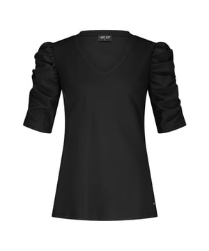 
LADY DAY Tigger vind je nu op To Be Dressed. Prachtig en uniek item van premium travelkwaliteit en gemaakt van de volgende materialen: 80% Polyamide 20% Elastane. De top Tigger heeft een V-hals met een driekwart gesmokte mouw. De top is een aangesloten model.