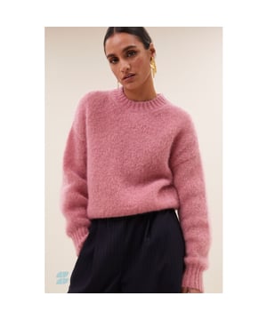 
Kleur: Ash Rose <br>
Materiaal: 82% mohair RMS, 16% polyamid, 2% elasthane