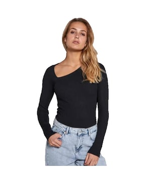 
<meta charset="UTF-8"><span>Sherry knit top features an asymmetric neck opening in a soft sustainable viscose blend, it is very stretchy and comfortable. </span><br><br><span>- 80% EcoVero viscose, 20% nylon</span>