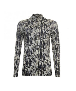 Nu extra voordelig in onze Dames Tops & Shirts Outlet outlet, dit hippe item uit onze Poools sale! Laatste maten dus ben er snel bij want op=op!
Poools top 233021 - B3400