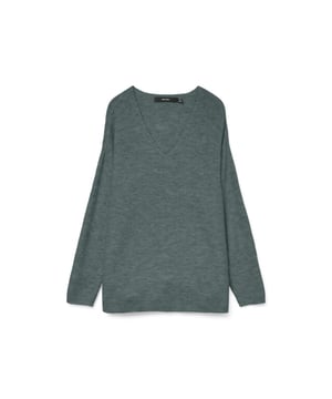 
De olijfgroene trui voor dames van Vero Moda is een must-have voor je wintergarderobe. Gemaakt van een zachte en comfortabele mix van 70% acryl, 27% nylon en 3% elastaan, houdt deze trui je niet alleen warm, maar ziet er ook nog eens trendy uit. De diepe olijfkleur geeft een stijlvolle en toch ingetogen uitstraling, perfect voor elke gelegenheid. De trui heeft een klassieke ronde hals en lange mouwen, waardoor hij gemakkelijk te combineren is met elke outfit. Deze trui voegt zonder twijfel een vleugje klasse toe aan je kledingkast. Bestel nu en geniet van de perfecte mix van stijl en comfort!