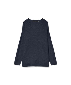 
Deze prachtige navy trui van Vero Moda is een must-have voor elke vrouwelijke kledingkast. Gemaakt van een zachte en comfortabele mix van 70% acryl, 27% nylon en 3% elastaan, zorgt deze trui ervoor dat je er niet alleen stijlvol uitziet, maar ook heerlijk warm blijft op koude dagen. Het klassieke navy blauw is tijdloos en eenvoudig te combineren met elke outfit. Of je nu naar je werk gaat, een dagje gaat shoppen of een gezellige avond uit hebt gepland, deze trui is de perfecte keuze. Bestel nu en voeg deze veelzijdige trui toe aan je garderobe!