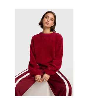 
Kleur: BORDEAUX <br>
Materiaal: 74% Polyamide / Nylon® / 26% Cotton<br>
Het model is 169cm en draagt maat S