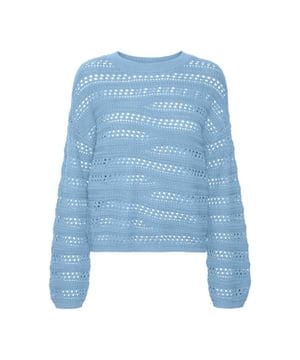 
Deze lichtblauwe trui is een must-have voor elke moderne vrouw. Met zijn zachte, 100% katoenen materiaal en trendy kleur is hij perfect voor zowel casual als geklede gelegenheden. Het merk Vero Moda staat bekend om zijn stijlvolle ontwerpen en deze trui is daar geen uitzondering op. De getailleerde pasvorm zorgt voor een flatterend silhouet en de comfortabele stof zorgt ervoor dat je de trui niet meer wilt uittrekken. Combineer hem met een jeans en sneakers voor een casual look, of draag hem met een rok en hakken voor een meer geklede outfit. Hoe je deze trui ook combineert, je zult er zeker stralend uitzien. Bestel hem nu en voeg deze must-have toe aan je kledingcollectie!