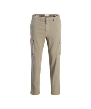
Deze zandkleurige lange broek voor heren van het bekende merk Jack en Jones mag niet ontbreken in jouw kledingkast. De broek is gemaakt van een mix van 50% biologisch katoen, 47% katoen en 3% elastaan voor ultiem comfort en duurzaamheid. De neutrale kleur maakt deze broek perfect voor elke gelegenheid. De pasvorm is modern en de broek heeft een ritssluiting. Met deze broek ben jij gegarandeerd klaar voor elke dag! Shop hem nu  en geniet van hoogwaardige kwaliteit en stijl.