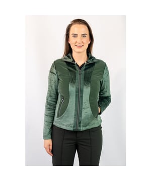 
Luhta Ounastunturi Dames Vest

 Het Luhta Ounastunturi Dames Vest is niet zomaar een kledingstuk; het is een symbool van elegantie, warmte en veelzijdigheid. Of je nu de stad verkent, op avontuur gaat in de natuur, of gewoon gezellig thuis wilt ontspannen, dit vest biedt je de perfecte combinatie van comfort en mode. Dit vest is vervaardigd uit hoogwaardige materialen die zijdezacht aanvoelen op je huid. Het biedt een ongeëvenaarde zachtheid en warmte, waardoor het perfect is voor dagelijks gebruik.

 Luhta Ounastunturi Dames Fleece Vest

 Het Luhta Ounastunturi vest is ontworpen met oog voor detail. Het tijdloze ontwerp en de elegante afwerking maken dit vest een modieuze keuze voor elke gelegenheid. Dit vest is een must-have voor elke modebewuste vrouw die waarde hecht aan comfort en stijl. Of je nu op zoek bent naar een veelzijdig kledingstuk voor dagelijks gebruik of een aanvulling op je outdoor-outfit, het Luhta Ounastunturi Dames Vest