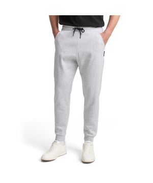 
<p><strong>Solid Sweatpants – Light Grey Melange</strong></p>
<p>Comfortabele sweatpants van Tom Tailor, ontworpen voor dagelijks gebruik. Regular fit met elastische tailleband en trekkoord. Praktische zijzakken voor kleine benodigdheden. Subtiel labeldetail op de zijnaad. Geribbelde boorden onderaan de pijpen voor een strakke afwerking.</p><p>Kleur: lichtgrijs melange.</p>