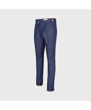 
De broeken van Blue Industry staan bekend om hun uitstekende kwaliteit en hun moderne pasvorm. De herenbroek heeft een bandplooi voor een tijdloze uitstraling. Verder is de stijlvolle chino voorzien van een modern-fit pasvorm met licht toelopende broekspijpen, voor een verzorgde look. Doordat de broek gemaakt is van 98% katoen gemixt met 2% elastaan (stretch) zorgt de broek voor voldoende bewegingsvrijheid en een hoog draagcomfort.