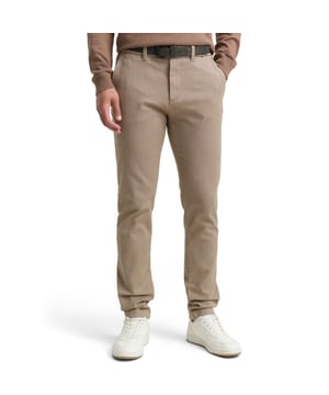 
<p><strong>Tom Tailor Traveler Chino – Travis</strong></p>
<p>Mooie slim fit heren chino gemaakt van een mooie textuur stof. Deze vlotte heren broek van Tom Tailor wordt geleverd met bijpassende riem.</p>
<ul>
<li>Slim fit</li>
<li>Normale Taille</li>
<li>Ritssluiting</li>
<li>97% Katoen/ 3% Elasthan</li>
<li>Kleurnummer: 38564</li>
</ul>