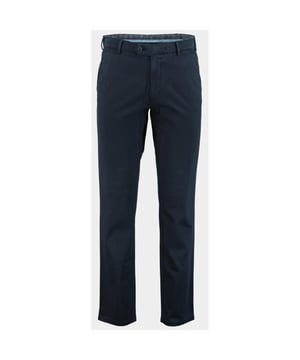 
Meyer Chino Blauw NEW YORK Art.2-5617 1242561700/18 met artikelcode1242561700/18 .  van het materiaal 97% Biologisch Katoen / 3% Elastaan. Extra specificaties: , , , , kleur Blauw.