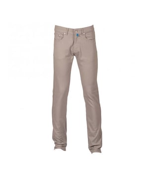 Mooi item uit onze Pierre Cardin sale. Scoor deze topper nu voordelig in onze Pierre Cardin outlet tegen een scherpe uitverkoopprijs.
Pierre Cardin broek 30940-1017-1110