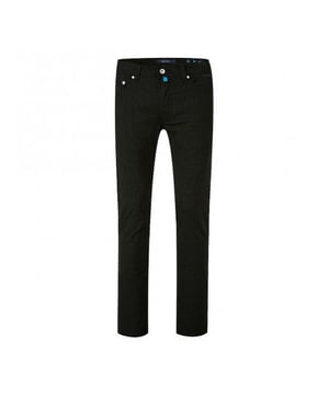 Dit is je kans om de dit topitem uit de laatste collectie van Pierre Cardin in je bezit te krijgen. Ben jij ook Pierre Cardin fan?
Pierre Cardin broek 34540 - 1012 zwart