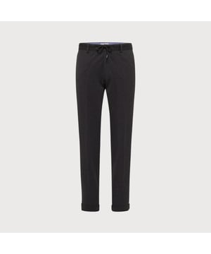 
De meest comfortabele chino van Nederland. De speciaal ontwikkelde stretch stof zorgt voor een formele uitstraling, terwijl de broek aanvoelt als een joggingbroek.<br>
Perfect voor zowel business als casual gelegenheden. Chino is een los item van onze sneaker suit. <br>
<br>
Artikelnummer:  CBIW20-M30 Model heeft een lengte van 189 cm en maat 48
