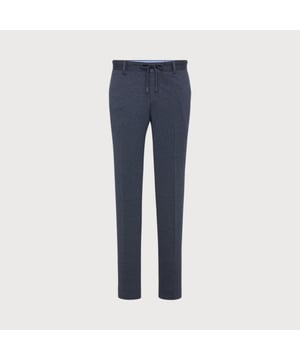 
De meest comfortabele chino van Nederland. De speciaal ontwikkelde stretch stof zorgt voor een formele uitstraling, terwijl de broek aanvoelt als een joggingbroek.<br>
Perfect voor zowel business als casual gelegenheden. Chino is een los item van onze sneaker suit. <br>
<br>
Artikelnummer:  CBIW20-M30 Model heeft een lengte van 189 cm en maat 48