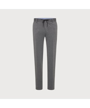 
De meest comfortabele chino van Nederland. De speciaal ontwikkelde stretch stof zorgt voor een formele uitstraling, terwijl de broek aanvoelt als een joggingbroek.<br>
Perfect voor zowel business als casual gelegenheden. Chino is een los item van onze sneaker suit. <br>
<br>
Artikelnummer:  CBIW20-M30 Model heeft een lengte van 189 cm en maat 48