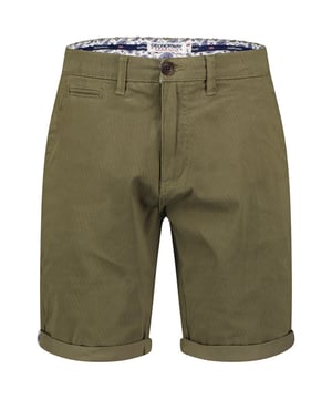 
<p>Chino shorts heren | Geographical Norway | Pacome</p>
<p>Chino korte broek heren voor de zomer van het Moda Italia merk Geographical Norway. De chino bermuda is gemaakt van lichte stretch stof. Dit geeft een comfortabel draaggevoel. De chino short is casual met een elegant tintje. Ook kun je de chino korte broek voor heren goed combineren op je outfit met een overhemd korte mouw, polo of een T-shirt.</p>
<p>Samenstelling: 98% katoen, 2% Lycra elastan<br />
Kleur: Kaki<br />
Pasvorm: Normal Fit</p>