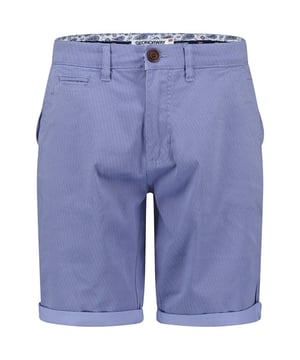 
<p>Chino shorts heren | Geographical Norway | Pacome</p>
<p>Chino korte broek heren voor de zomer van het Moda Italia merk Geographical Norway. De chino bermuda is gemaakt van lichte stretch stof. Dit geeft een comfortabel draaggevoel. De chino short is casual met een elegant tintje. Ook kun je de chino korte broek voor heren goed combineren op je outfit met een overhemd korte mouw, polo of een T-shirt.</p>
<p>Samenstelling: 98% katoen, 2% Lycra elastan<br />
Kleur: Blauw<br />
Pasvorm: Normal Fit</p>