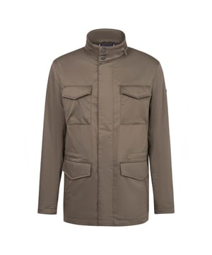 
Bugatti clothing Jack is jouw ideale groene zomerjas met een moderne uitstraling. Deze tussenjas heeft een hoge kraag en drukknopen voor een stijlvolle look. De vier praktische zakken bieden voldoende ruimte voor je spullen. Bugatti clothing staat bekend om zijn hoogwaardige herenmode met een mix van comfort en stijl, perfect ontworpen voor de moderne man. - Over het merk: Bugatti is de perfecte mix van modern, klassiek en sportief. De beste materialen worden verwerkt met de nieuwste standaardtechnologieën om de Bugatti pasvorm te verzekeren.