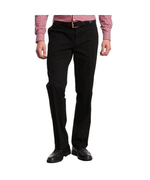 
<p><strong>Club of Comfort - Denver-4402</strong></p>
<p>Basic katoenen heren broek van het merk Club of Comfort met 2 steekzakken. De broek wordt geleverd inclusief elastische riem.</p>
<ul>
<li>Rechte pijp</li>
<li>Regular fit</li>
<li>Ritssluiting</li>
<li>98% Katoen 2% Elasthan</li>
</ul>