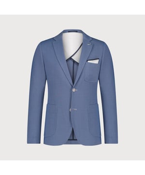 
Dit lichtgewicht jersey colbert is de beste keuze voor de man die zowel comfort als stijl belangrijk vindt.<br>
Met een relaxed fit pasvorm biedt dit colbert de perfecte mix tussen casual en zakelijk, waardoor het een veelzijdige toevoeging is aan elke garderobe.<br>
<br>
Gemaakt van een hoogwaardige jersey kwaliteit, staat dit colbert garant voor ultiem comfort en bewegingsvrijheid dankzij de 24/7 stretch. Smart casual, de 3D jersey technologie zorgt ervoor dat je er altijd op je best uitziet zonder in te leveren op comfort.
<ul>
	<li>Ultiem comfort met 24/7 stretch</li>
	<li>Perfecte mix tussen semi casual en zakelijk</li>
	<li>Draagt zeer comfortabel door de toegepaste 3D jersey technologie</li>
</ul>