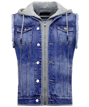 Wat een heerlijk item uit de nieuwe collectie van Local Fanatic is dit! Ben er op tijd bij want voor deze hardloper geld op=op!.
Mouwloos Spijkerjasje met Capuchon - RJ9103 -  Blauw - <p><strong><strong>Specificaties:</strong><strong><br /></strong></strong>- Mouwloos Spijkerjasje met Capuchon <br />- Artikel : RJ9103 - Blauw<br />- Seizoen: Voorjaar / Najaar<br />- Mouwen: Korte Mouwen<br />- Patroon: Ripped<br />- Kwalitatief Hoogwaardige Afwerking<br />- Materiaal: 100% Katoen, <br />- Weefsel: Denimweefsel<br />- Pasvorm: Getailleerd Italiaans<br />- Wasvoorschrift: Machinewas 30 graden, Binnenste buiten wassen (Niet in de droger)<br />- Beschikbare maten: S - M - L - XL - XXL<span class="apple-converted-space"><br /></span></p>