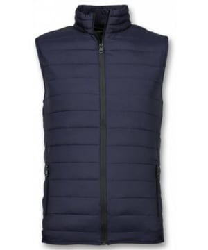 Het is Y Chrom sale op V&D. Dit item nu met hoge korting in de Y Chrom outlet!
Exclusieve trendy Heren Bodywarmer van het merk Y Chromosome. Deze Bodywarmer wordt gemaakt van een zeer hoogwaardige kwaliteit polyester. Deze Urban Jack heeft uitstekende afwerking en pasvorm.  - <p><strong><strong><strong>Specificaties:</strong><strong><br /></strong></strong></strong>- Heren Bodywarmer<br />- Kleur: Zie afbeelding<br />- Lengte: Kort<br />- Pasvorm: Slim Fit<br />- Patroon: Blanco<br />- Sluiting: Rits<br />- Materiaal: 100% Nylon<br />- Voering: 100% Polyester<br />- Zakken: 2 Jaszakken, 2 Binnenzakken<br />- Seizoen: Voorjaar, Herfst<br />- Wasvoorschrift: Stomerij<br />- Beschikbare Maten: XS - S - M - L - XL - XXL<strong><br /><br /></strong></p>