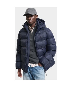 
Gant Winterjack Blauw Active Cloud Jacket 7006452/433 met artikelcode7006452/433 .  van het materiaal 100% Gerecycled Polyester. Extra specificaties: , , , , kleur Blauw.