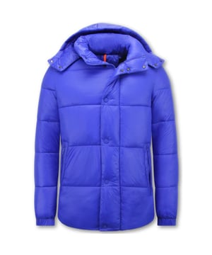 
Puffer Jackets Heren - Gewatteerde Jassen Heren - 8055 - Licht  Blauw - <p><strong>Productinformatie:</strong></p>
<ul>
<li>Puffer Jackets Heren | Gewatteerde Jassen Heren</li>
<li>Comfortabel en warm model, perfect voor de winter</li>
<li>Kort model met een slim fit pasvorm</li>
<li>Het materiaal bestaat uit 100% polyester</li>
<li>De voering bestaat uit 100% polyester</li>
<li>Heeft een rits als sluiting</li>
<li>Het model heeft twee jaszakken en één binnenzak</li>
<li>De capuchon is afritsbaar</li>
<li>Breng hem naar de stomerij voor een maximale levensduur</li>
<li>Verkrijgbaar in de maten  M – L – XL -XXL </li>
</ul>
<p><span style="font-size: 1em;"> </span></p>
