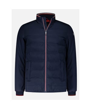 
<p>Vlotte gewatteerde tussendoor jas van het merk 'New Zealand Auckland'. Deze puffer jas voor de mannen heeft een hoge staande kraag en een gewatteerd patroon. </p>
<ul>
<li>Modern fit</li>
<li>2 Steekzakken (Ritssluiting)</li>
<li>Binnenzak (Ritssluiting)</li>
<li>100% Polyester</li>
</ul>