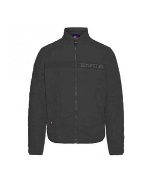 Wil jij helemaal van deze tijd zijn? Scoor dan deze topper uit de nieuwste collectie van Tommy Hilfiger bij V&D!
Tommy Hilfiger jas 31638 - Black