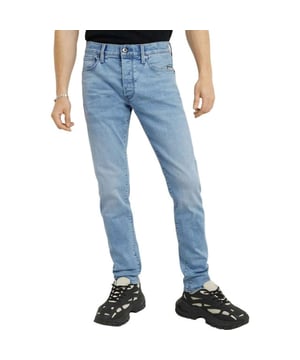 
De 3301 slim van G-Star Raw is de perfecte jeans voor elke dag. Deze slimfit jeans omarmt je lichaam met een normale pasvorm en biedt ongekende comfort. Dankzij de lichte blauwe kleur straalt deze broek een casual en ontspannen sfeer uit. Je voelt je zelfverzekerd en stijlvol, ongeacht de gelegenheid. De combinatie van elastane, katoen en elastomultiester zorgt voor een optimale stretch en bewegingsvrijheid. De slim fit snit met smalle pijpen laat je benen prachtig uitkomen. Met deze jeans voel je je niet alleen comfortabel, maar ook modieus. Voeg de 3301 slim toe aan je garderobe en ontdek hoe veelzijdig hij is. Of je nu een dag op kantoor hebt of een avondje uit, deze jeans past altijd. G-Star Raw heeft een jeans gecreëerd die je elke dag wilt dragen. Schuif hem aan en ervaar het zelf!
