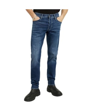
3301 Slim is een skinny/slimfit jeans van het merk G-star Raw.