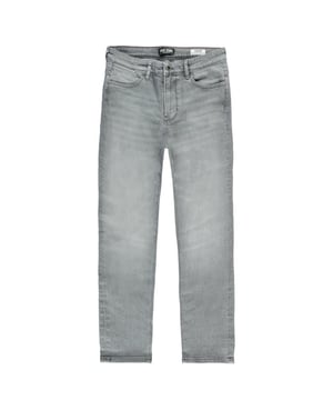 
De Guard Loose Fit Jeans in de kleur Grey Used biedt een relaxte uitstraling en comfort met zijn losse pasvorm. Met een mid-rise taille is deze jeans perfect voor dagelijks gebruik en biedt hij moeiteloos stijl en gemak. De ritssluiting zorgt voor praktisch gebruik, terwijl de ruimte en bewegingsvrijheid van de losse pasvorm de hele dag door comfort garanderen. Een veelzijdige keuze die moeiteloos kan worden gestyled voor diverse gelegenheden. Deze jeans is gemaakt van 98% katoen en 2% elastaan.