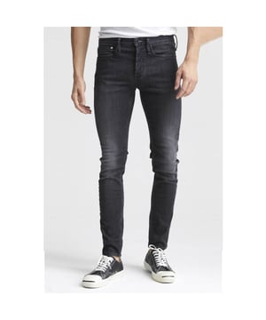 
- Over het Merk: Denham is een in Nederland opgericht denimmerk dat in 2008 werd opgericht door Engelse jeanmaker Jason Denham. Het merk staat bekend om zijn unieke en eigenzinnige ontwerpen. De kleding van Denham is gemaakt van hoogwaardige materialen, zoals denim, katoen en wol. Het merk biedt een breed scala aan items aan, waaronder jeans, jassen, broeken, truien, overhemden en accessoires. De ontwerpen van Denham zijn vaak geïnspireerd door de Amerikaanse en Japanse denimcultuur. Het merk gebruikt unieke stijlelementen, zoals contrasterende stiksels, vintage wash en oversize pasvormen, om een unieke en eigenzinnige uitstraling te creëren.