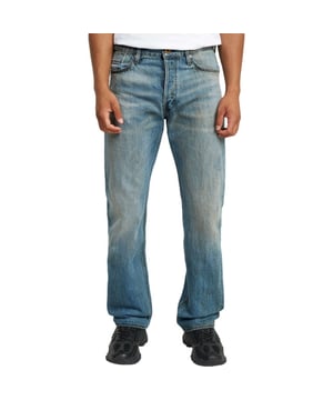 
Ervaar ongekende vrijheid met de dakota regular straight jeans van G-Star Raw. Deze stoere blauwe jeans heeft een unieke bruinige gloed die je outfit een edgy uitstraling geeft. De relaxed pasvorm zorgt voor optimaal comfort, perfect voor elke gelegenheid. De sterke kwaliteit van het organisch katoen biedt duurzaamheid zonder compromissen te doen aan de look. Met het handige geldzakje aan de binnenkant van de band heb je je essentials altijd binnen handbereik. Deze jeans is de ideale keuze voor de moderne man die stijl en comfort zoekt. Maak een statement met deze must-have in je garderobe.