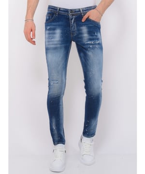 Wat een heerlijk item uit de nieuwe collectie van Local Fanatic is dit! Ben er op tijd bij want voor deze hardloper geld op=op!.
Paint Splash Ripped Jeans Heren - Slim Fit -1071- Blauw - <p><strong>Specificaties:<br /></strong>- Paint Splash Ripped Jeans Heren - Slim Fit<br />- Kleur: Blauw<br />- Artikelcode: LF-DNM-1071<br />- Lengte: Standaard 34<br />- Pasvorm: Slim Fit / Stretch<br />- Patroon: Stonewashed / Ripped / Paint<br />- Sluiting: Knopen<br />- Materiaal: 98% Coton, 2% Spandex<br />- Weefsel: Denimweefsel <br />- Zakken: 2 Voorzakken, 2 Achterzakken<br />- Wasvoorschrift: Machinewas 30 graden (Niet in de droger)<br />- Beschikbare maten: 29 - 30 - 31 - 32 - 33 - 34 - 36 - 38</p>