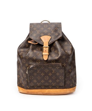 Louis Vuitton Tassen Montsouris GM Rugzak in de Bruin Gecoat canvas in de Gouden Messing  hardware. Het product is in In Zeer Goede Staat (AB).
  Afmetingen: 30x35x12 cm 
  Inclusief accessoires: None
  Opmerkingen over de buitenkant: Watermerken op vachetta, Lichte slijtage op de onderste hoeken, Licht geschaafde velgen
  BrandCo Paris vindt zeldzame artikelen in de beste staat voor ongelooflijke prijzen. Het is de moeite waard om geduldig te zijn! Koop met vertrouwen: alle artikelen van BrandCo Paris worden zorgvuldig geselecteerd en geverifieerd door ons team van experts.

  Alle artikelen worden geleverd met een certificaat van echtheid en verpakt door BrandCo Paris.

  Classificatietabel voor de conditie van het artikel:

  N (als nieuw)
  AA (perfecte staat)
  A (uitstekende staat)
  AB (zeer goede staat)
  B (goede/redelijke staat)