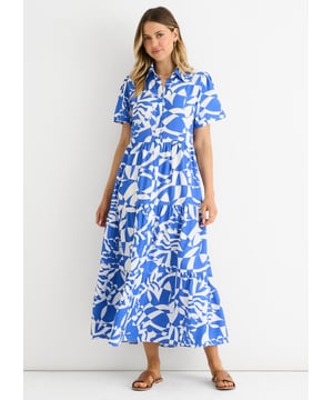 Este vestido largo oversize con estampado azteca azul es perfecto para cualquier ocasión. El llamativo estampado le da un toque único a este vestido cómodo y fluido. ¡Adopta el estilo bohemio y dale un toque especial a tu armario!