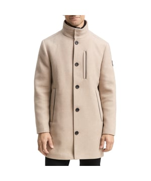 
<p>2-in-1 jas van wol met logobadge van Tom Tailor op de mouw en uitneembare gewatteerde binnenjas als bescherming tegen wind en kou. De zijzakken van deze wollen jas aan de voorkant, borstzak en extra binnenzak zijn ideaal voor het opbergen van je portemonnee, sleutels of mobiele telefoon.</p>
<ul>
<li>Regular fit</li>
<li>2 Steekzakken</li>
<li>1 Binnenzak</li>
<li>73% Polyester/ 1% Viscose/ 2% Polyamide/ 22% Wol</li>
</ul>