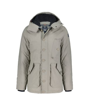 
<p>De Ratangoio is zo'n jas die altijd een plekje in je garderobe zal vinden. Deze parka van NZA New Zealand Auckland is eentijdloze klassieker. Met zijn waterafstotende en winddichte coating is de Ratangoio gemaakt voor het winterseizoen.</p>
<ul>
<li>Modern fit</li>
<li>2 Steekzakken</li>
<li>2 Klepzakken</li>
<li>2 Binnenzakken</li>
<li>68% Katoen/ 32% Polyamide</li>
<li>Kleurnummer: 1805</li>
</ul>