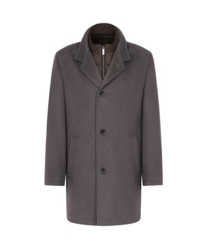 
De Bugatti clothing Mantel is dé keuze voor een stijlvolle look. Deze bruine mantel is gemaakt van 60% wol, 35% polyester en 5% elastaan, wat zorgt voor een comfortabele en duurzame pasvorm. Met zijn klassieke kraag en subtiele knoopsluiting biedt het de perfecte balans tussen traditie en moderne flair. Bugatti clothing staat voor kwaliteit en elegantie, waarbij elk kledingstuk is ontworpen met oog voor detail en vakmanschap. - Over het merk: Bugatti is de perfecte mix van modern, klassiek en sportief. De beste materialen worden verwerkt met de nieuwste standaardtechnologieën om de Bugatti pasvorm te verzekeren.