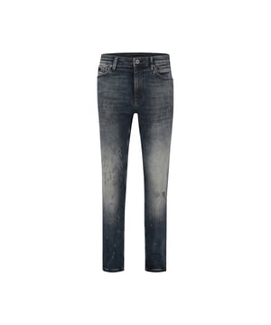
Deze trendy blauwe denim jeans van het merk Purewhite is een must-have voor elke modebewuste man. Met zijn skinny fit pasvorm zorgt hij voor een strakke en moderne uitstraling. De jeans heeft een stoere damaged look, waardoor hij perfect past bij een urban en edgy stijl. De mix van 93% katoen, 5% polyester en 2% elastaan zorgt voor een comfortabele en flexibele fit, waardoor deze jeans zowel geschikt is voor een casual als een meer geklede look. Met deze jeans van Purewhite ben jij helemaal klaar voor elke gelegenheid. Bestel hem nu bij NummerZestien en ervaar het zelf!