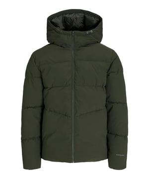 The Jack & Jones Men's Puffer Jacket is the perfect mix of flavour and fabulous design for keeping you warm. The long sleeves and full zip front of this jacket give exceptional coverage that protects you from the cold and wind. The outer windproof layer helps defend you against bad weather, while the padded inner filling is perfectly insulated but will not add bulky heat. This dynamic jacket keeps you warm and stylish whether you are on your way to a laid-back day or braving the freezing outdoors.