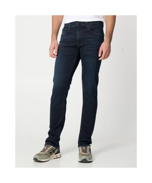 
- Over het Merk: Replay is een Italiaans kledingmerk dat in 1978 werd opgericht door Claudio Buziol. Het merk staat bekend om zijn trendy en casual ontwerpen, die zijn geïnspireerd door de urban lifestyle. De kleding van Replay is gemaakt van hoogwaardige materialen, zoals katoen, denim en leer. Het merk biedt een breed scala aan kleding aan, waaronder jeans, truien, jassen, broeken, shorts en accessoires. De ontwerpen van Replay zijn vaak geïnspireerd door de urban lifestyle. Het merk gebruikt moderne stijlelementen, zoals comfortabele pasvormen, trendy prints en opvallende logo's, om een ​​trendy en casual uitstraling te creëren.